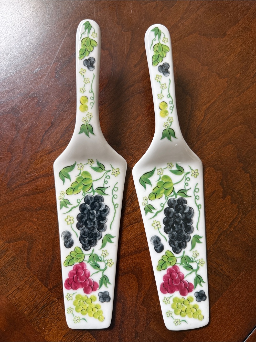Set of 2 porcelain pie cake server grape pattern